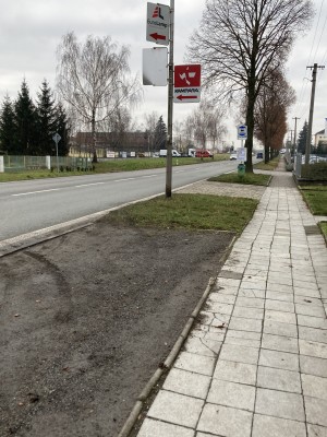 Přejmenování autobusové zastávky na "Slavkov u Brna, Topolová" a převedení do režimu na znamení